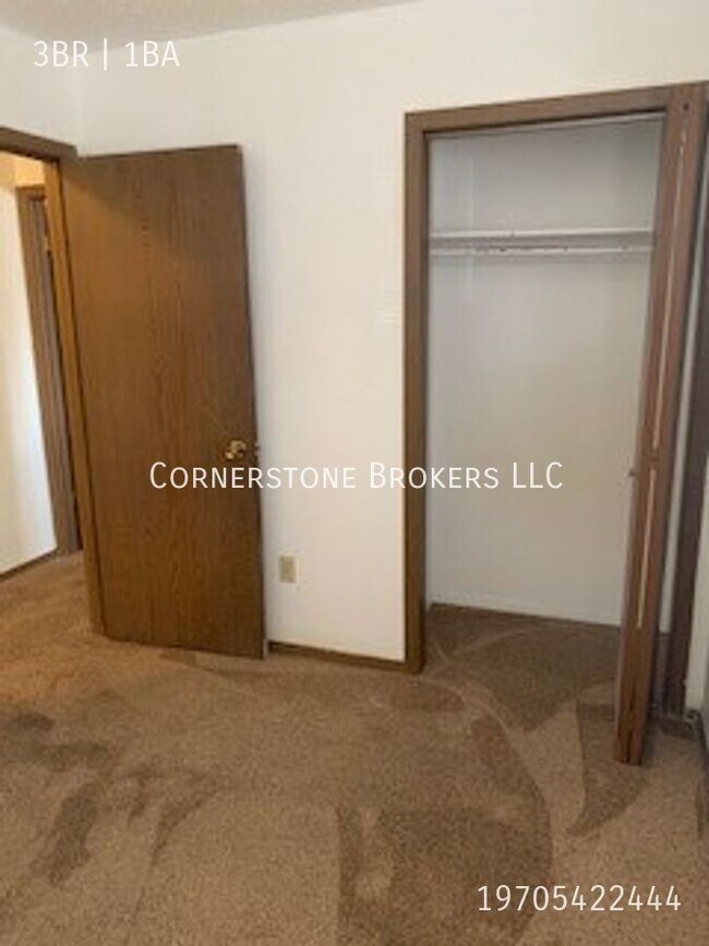 Building Photo - 624 Maple St