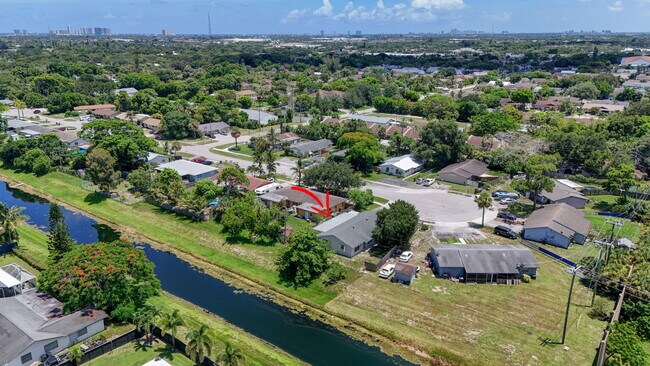 Building Photo - 3943 Roan Ct W