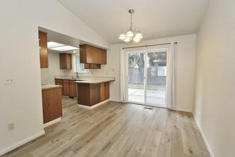 Building Photo - 6883 W Parapet Ct