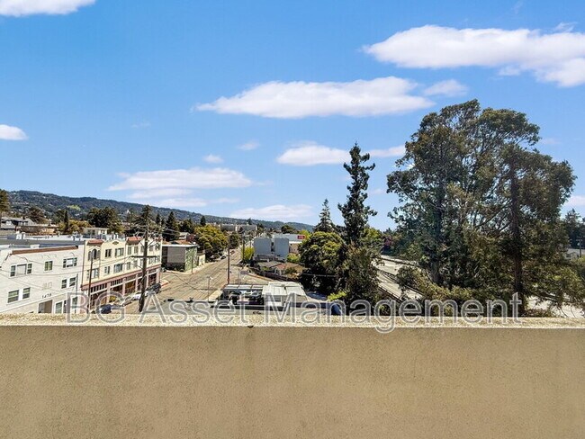 Building Photo - 1459 MacArthur Blvd
