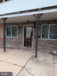 Building Photo - 1739-1739 E Grand Ave