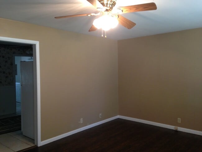 Building Photo - Spacious 2 bedroom/1 bath duplex in El Dor...