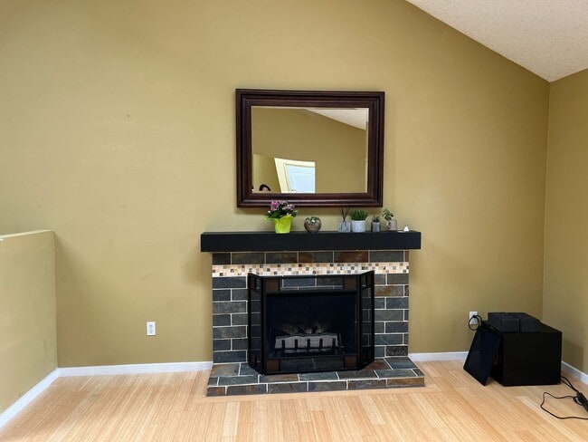 Building Photo - Private access to Lake Sammamish house