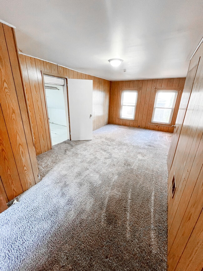 Building Photo - 512 Stone St