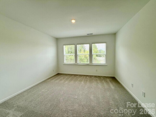 Building Photo - 206 Silver Fleet Dr