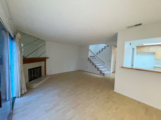 Building Photo - Stunning Porter Ranch S&S home centrally located