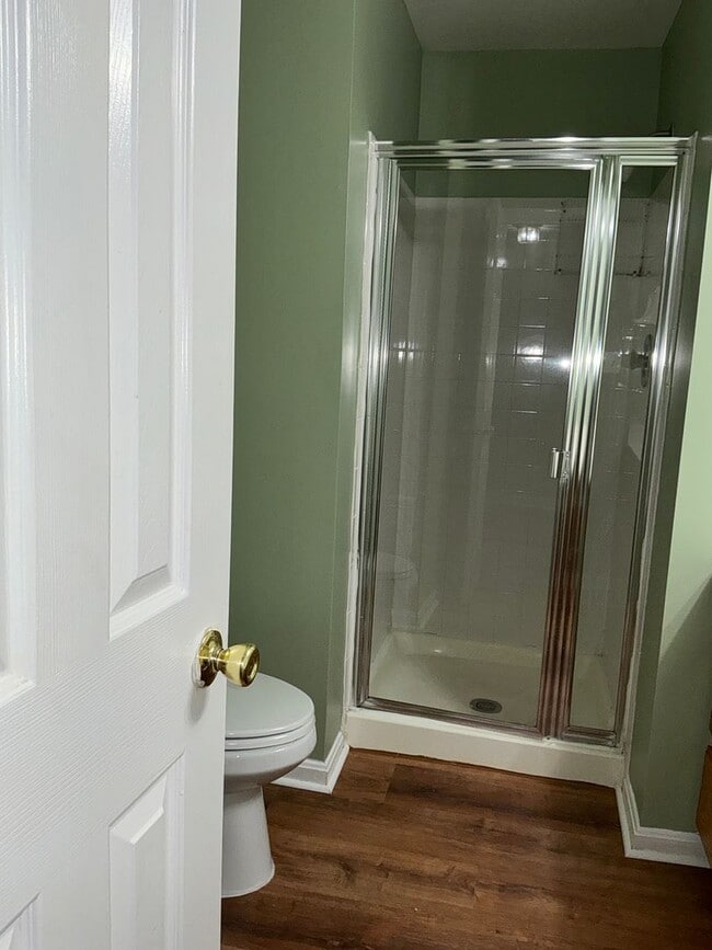 Building Photo - Beautiful 3BR 3.5BA 3 level townhome locat...