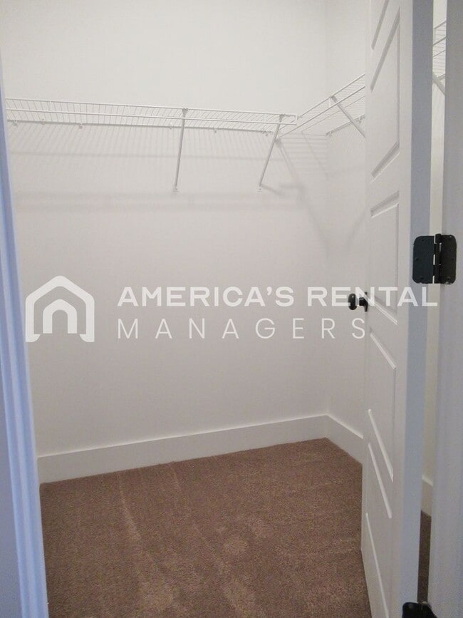 Building Photo - DEPOSIT PENDING! Beautiful Town Home with Garage in Chelsea... Available to View Now!!!
