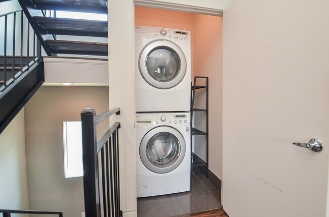 Building Photo - 4708 Crawford St