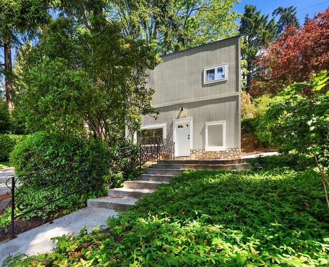 Building Photo - 3bd/3.5ba Mercer Island Home