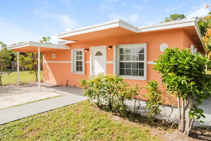 Building Photo - 1001 SW 25th Ave