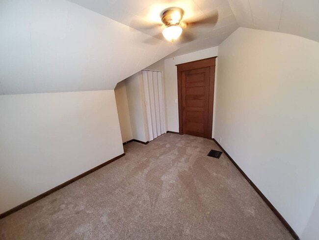 Building Photo - 1102 Chicago St