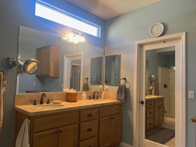 Building Photo - 61105 Living Stone Dr