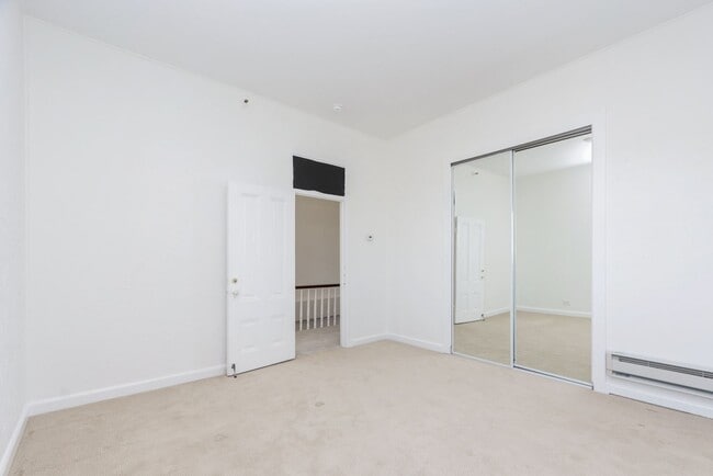 Building Photo - 3 Bed / 2 Bath pet friendly large and sunny unit on 24th St in Noe Valley. YouTube tour!