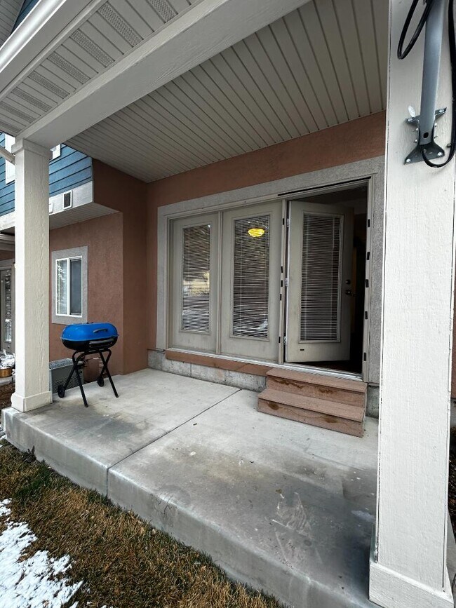 Building Photo - 5059 W Red Shale Rd