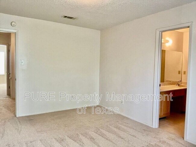 Building Photo - 12120 Thompkins Dr