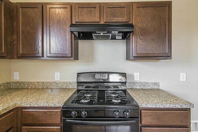 Building Photo - 5750 Kyle Cove Dr