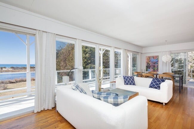 Building Photo - 20 Bay Inlet Rd