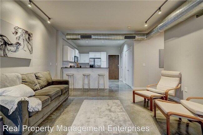Building Photo - 1 br, 1 bath House - 1 NE 2nd St #304