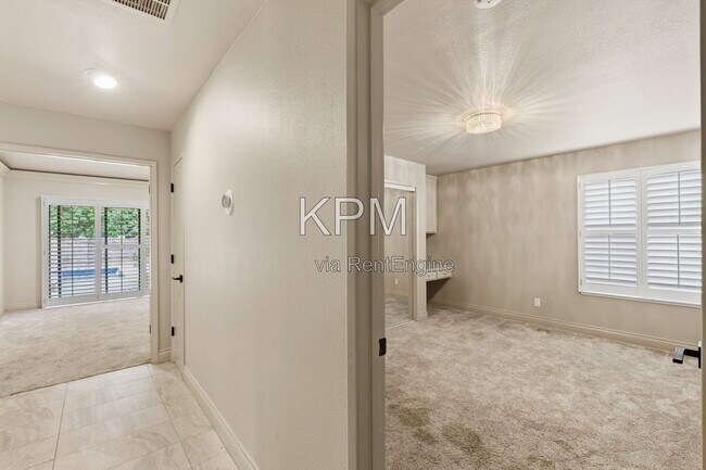 Building Photo - 3342 Cove Cir
