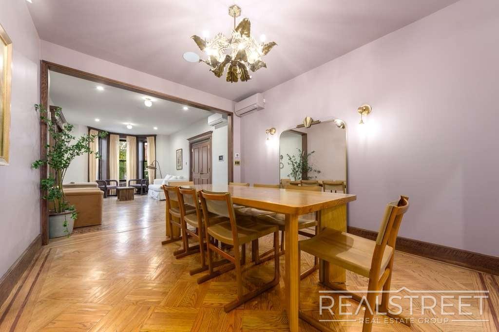 Building Photo - Luxury 4-Bed, 3.5-Bath Duplex with Private...