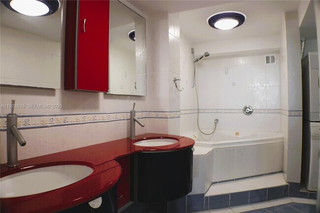 Building Photo - 1833 S Ocean Dr