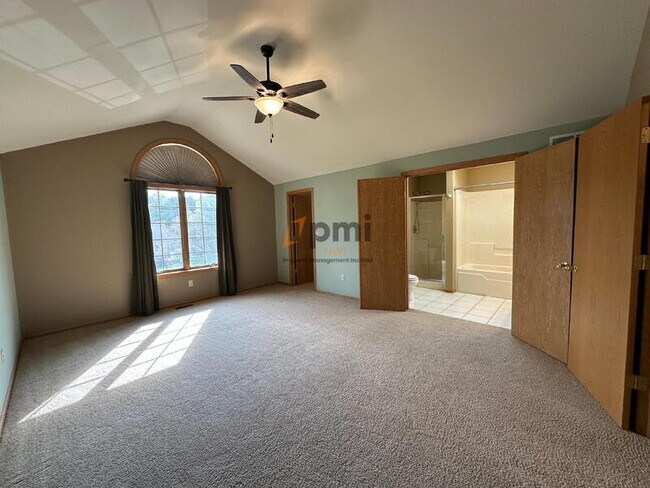Building Photo - 384 Kingsmill Dr