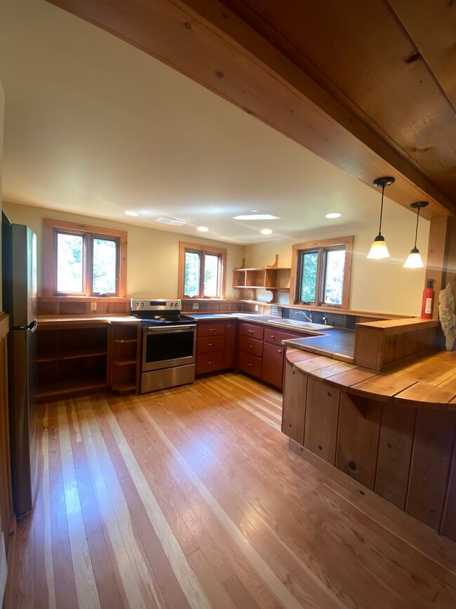 Building Photo - 3 Bedrooms | 2 Bath Home in Trout Lake, Wa...
