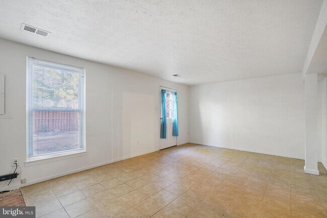 Building Photo - 6515 Field Master Dr