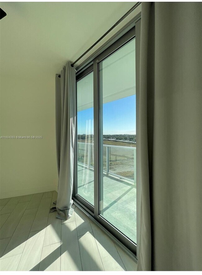 Building Photo - 2000 Metropica Wy