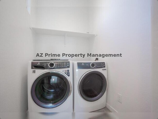 Building Photo - 3719 S 63rd Dr