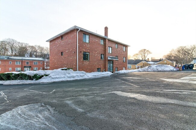 Building Photo - 72 Martensen St