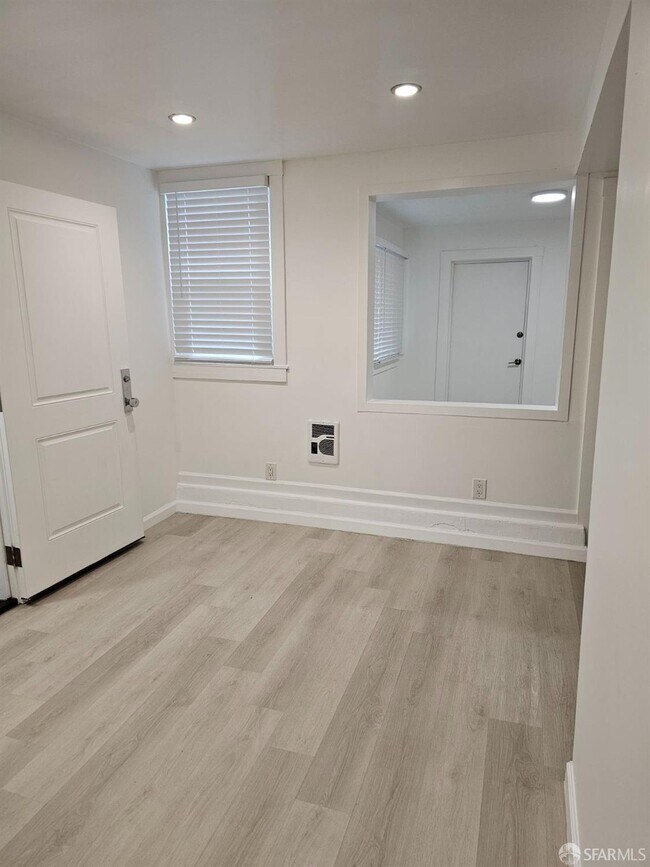 Building Photo - 615 15th Ave