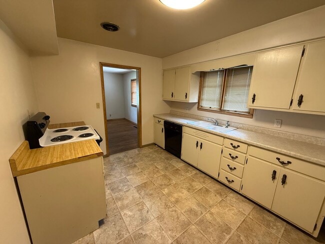 Building Photo - 3 Bedroom House Close to Ross-Ade and Mackey---WAIVED APPLICATION FEES!