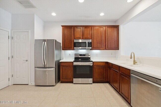 Building Photo - 13362 Stone Pond Dr