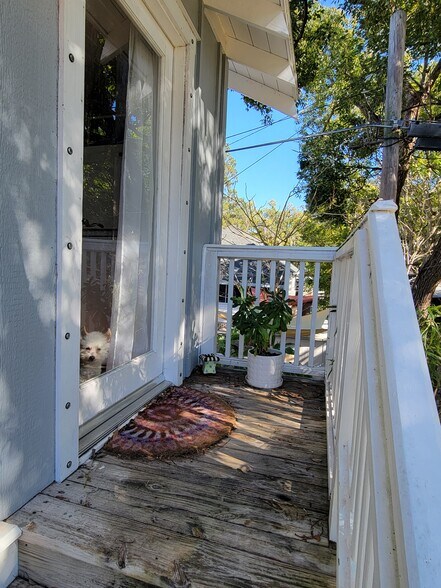 Private balcony - 701 Bay Ave