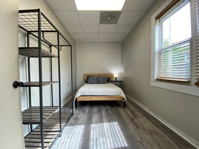 Building Photo - 312 S 13th St