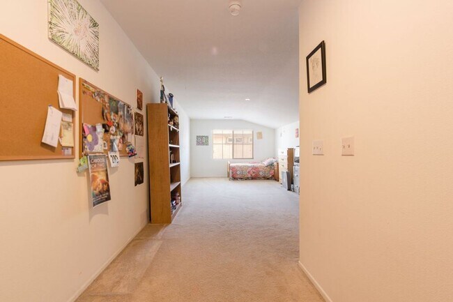 Building Photo - 4 Bed Home for Rent Palmdale CA 93551