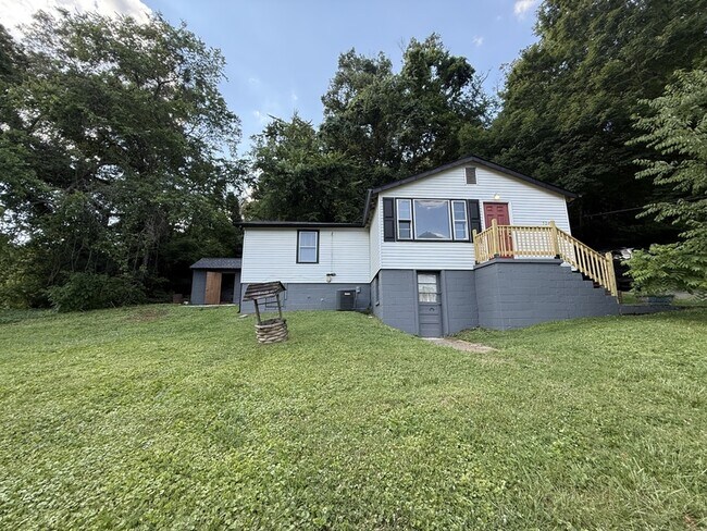 Primary Photo - 5247 McIntyre Rd