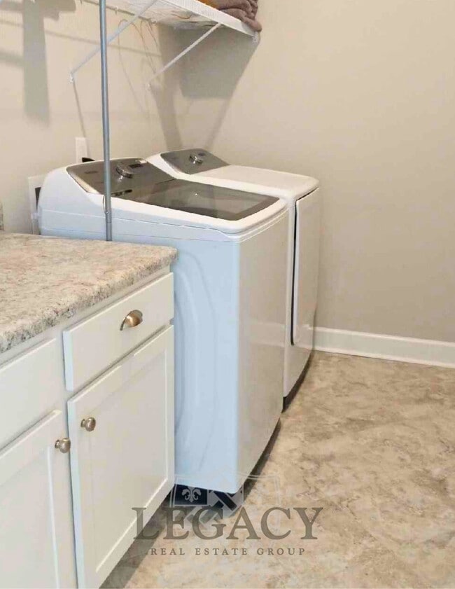 Building Photo - 708 Goswell Dr