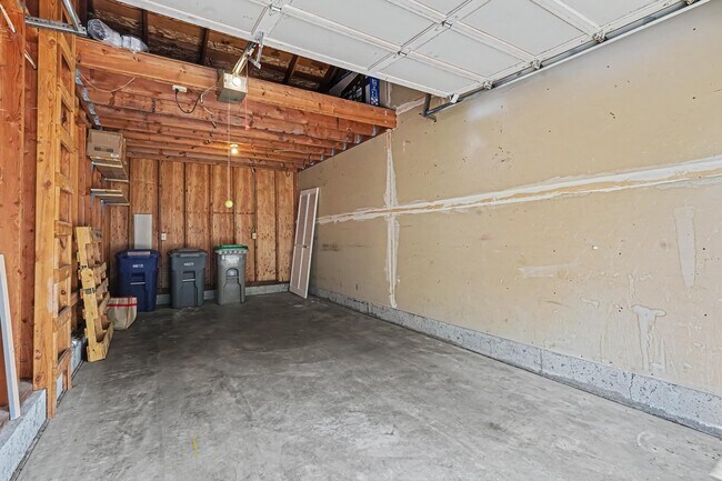 Building Photo - 1924 S Teal Ln