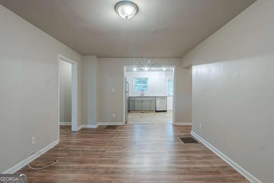 Building Photo - 3140 Delowe Dr