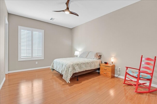 Building Photo - Rental Home with Large Pool