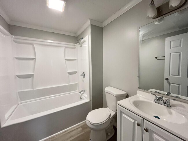 Building Photo - 871 W 11th St