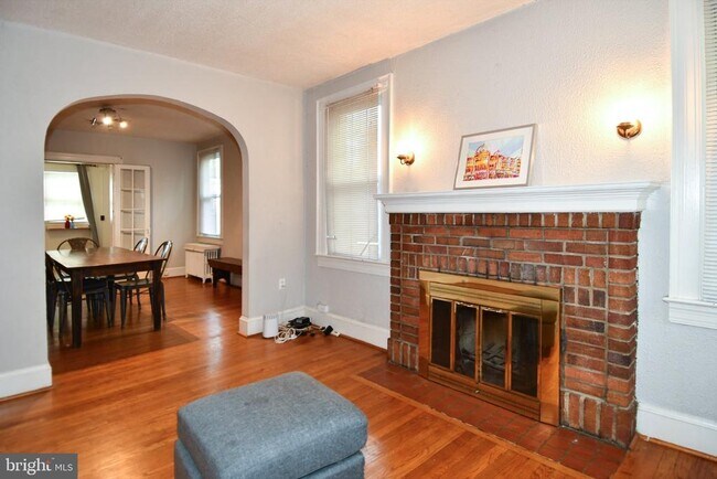 Building Photo - 4210 10th St NE