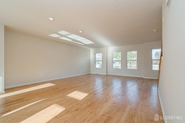 Building Photo - 103 Vaughn Dr