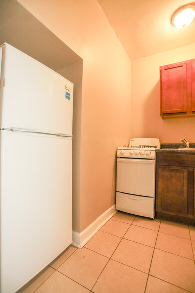 Primary Photo - 930 W Eastwood Ave