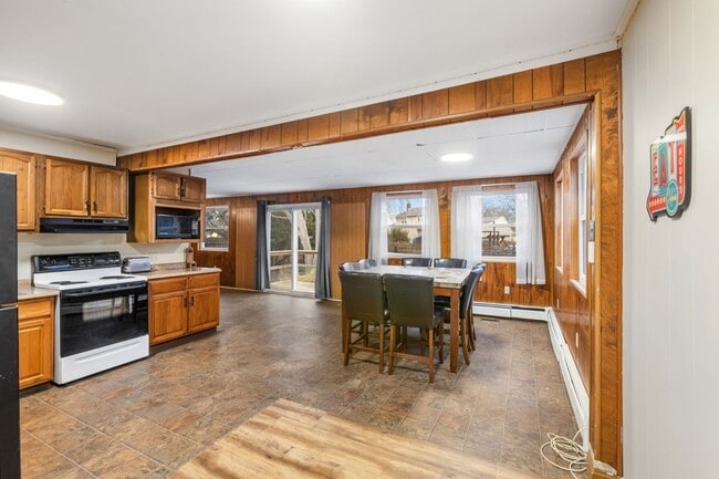 Building Photo - Single family Walking distance to UofD; Av...