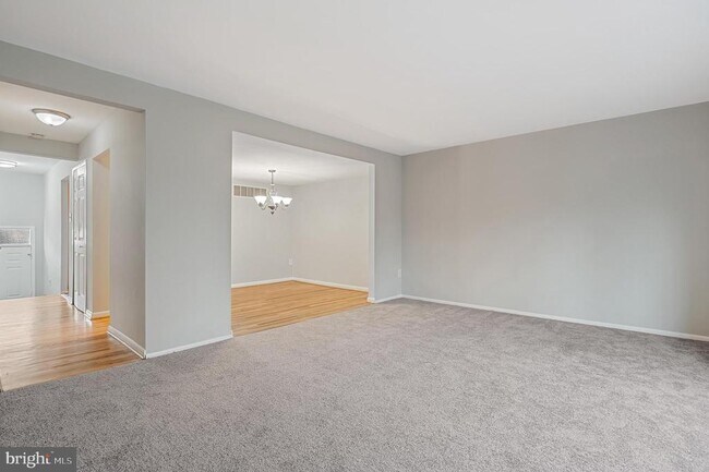 Building Photo - 10661 High Beam Ct