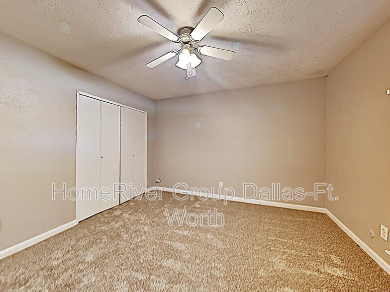 Building Photo - 5117 Bartlett Dr